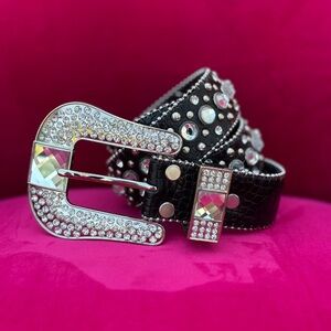 Briella Belt Womens Medium 32 Glitz Western Leather Rhinestones Silver Studs